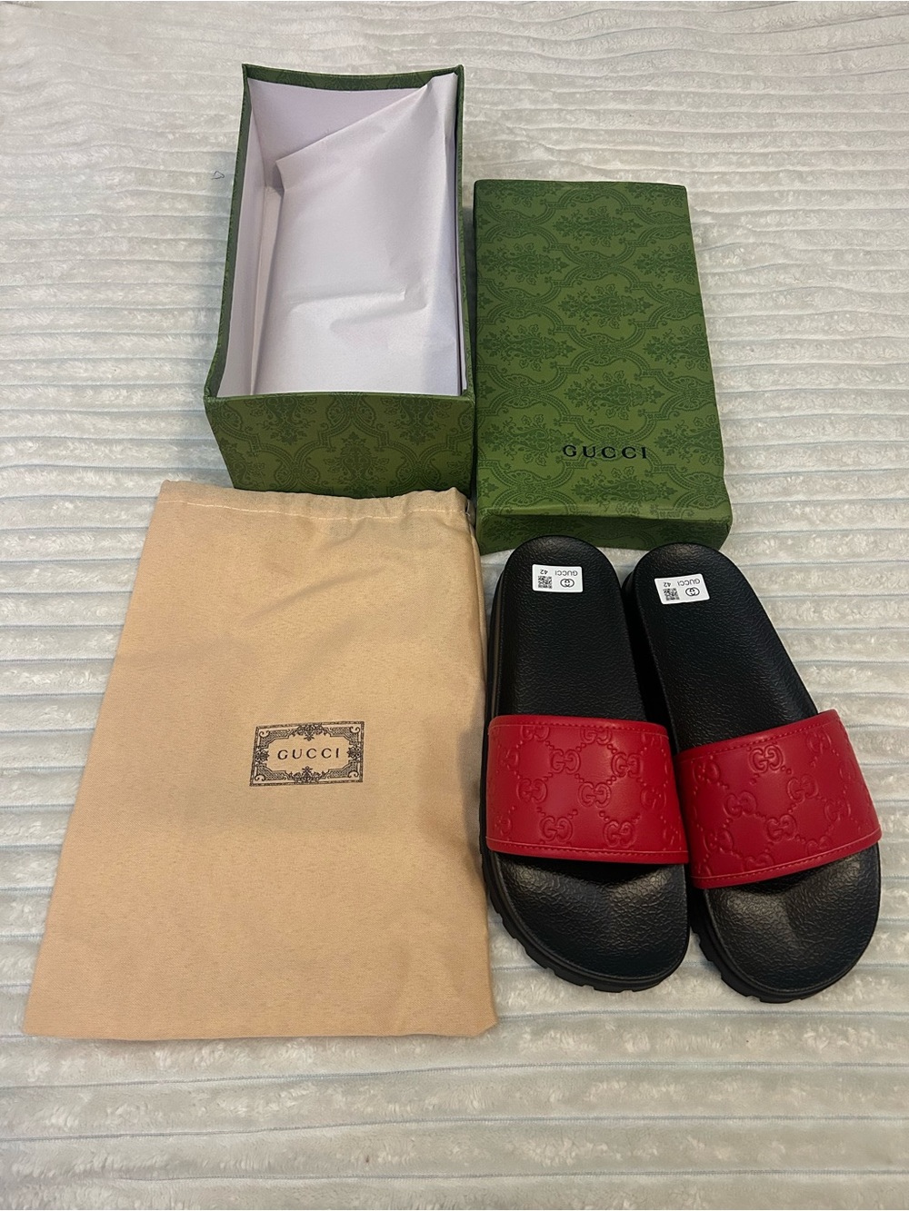 Gucci Men’s Red Logo-Embossed Slide Sandals with Black Footbed - Picture 2 of 3